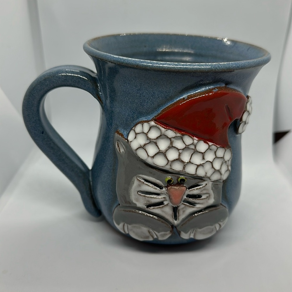 Mudworks Holiday coffee mug Cat with Santa Hat